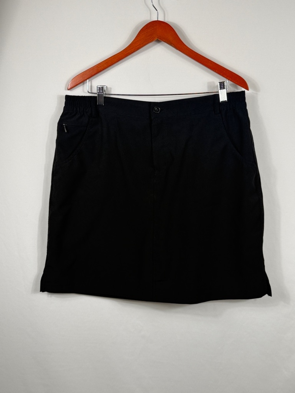 Women's Golf Skirt. Black Utility Skort with Front and Back Pockets. Size XL - Picture 4 of 7